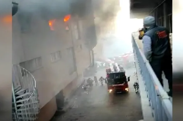 İstanbul Bayrampaşa'da ayakkabı imalathanesinde yangın