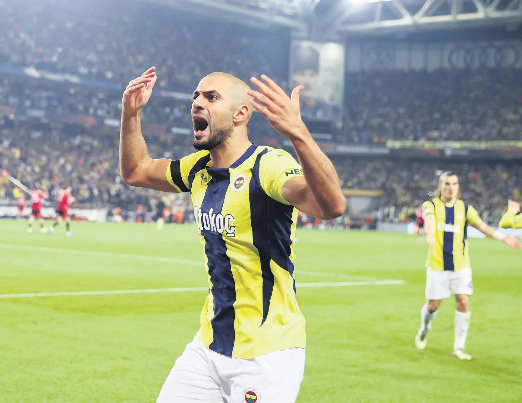 Yeniler sonunda sahnede