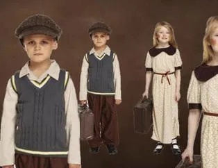Mülteci çocuk kostümüne tepki yağdı!