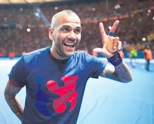 Van Persie & Dani Alves Cimbom’a gelecekti!