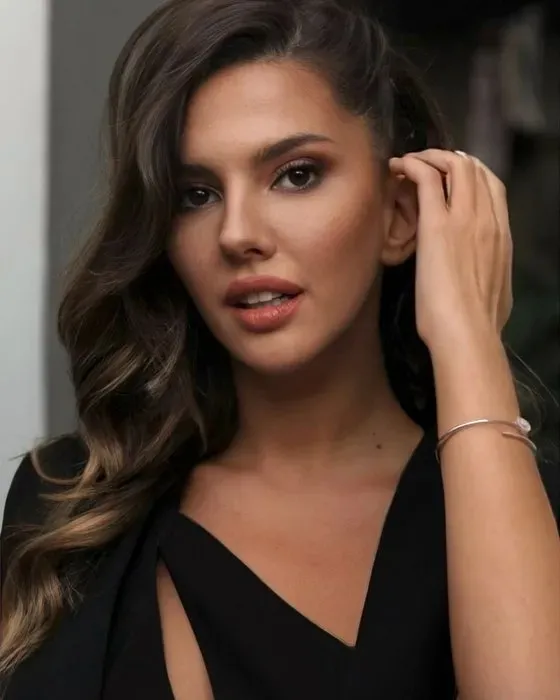 kizilcik-serbetinde-alevin-yerine-gececek-1-isim-diziden-ayrildi-1-isim-de-kadroya-dahil-ediliyor-1709616938349.jpeg Kızılcık Şerbeti'nde Alev'in yerine geçecek; 1 isim diziden ayrıldı! 1 isim de kadroya dahil ediliyor-4