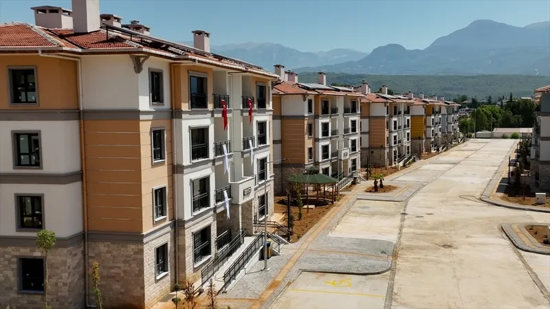 devlet-buyuklugunu-gosterdi-yuzyilin-afeti-sonrasi-depremzedeler-yuvalarina-kavustu-1770932794404.jpeg Başkan Erdoğan'ın deprem konutları için açıkladığı ödeme planı hak sahiplerinin yüzünü güldürdü-6