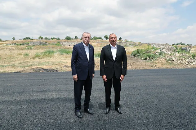 Başkan Erdoğan ve Aliyev'in ortak faaliyetleri kitaplaştırıldı