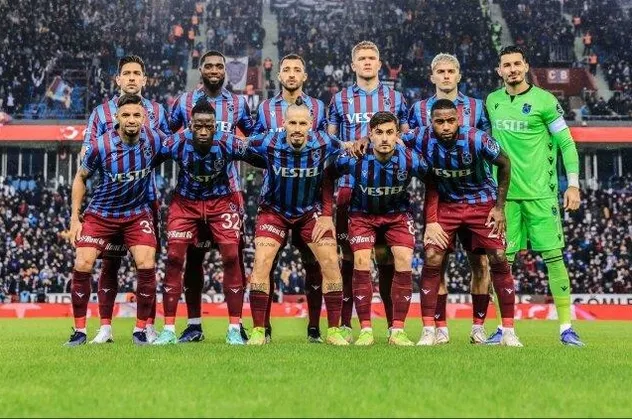 Tarihe geçmek isteyen Trabzonspor'da Abdullah Avcı takımına seslendi!  “Kutlamaları artık bir kenara bırakın"