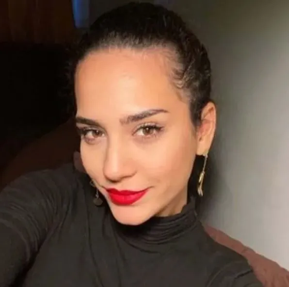 22-yasinda-genc-kiz-oldu-yaprak-dokumunun-aysesi-sebnem-ceceliyi-goren-tanimadi-buse-varol-sandim-fahriye-evce-1700133697315.jpg Yaprak Dökümü’nün Ayşe’si Şebnem Ceceli’yi gören tanımadı: Buse Varol sandım! 22'lik genç kız oldu! Fahriye Evcen ve Gökçe Bahadır’ın kardeşi...-13