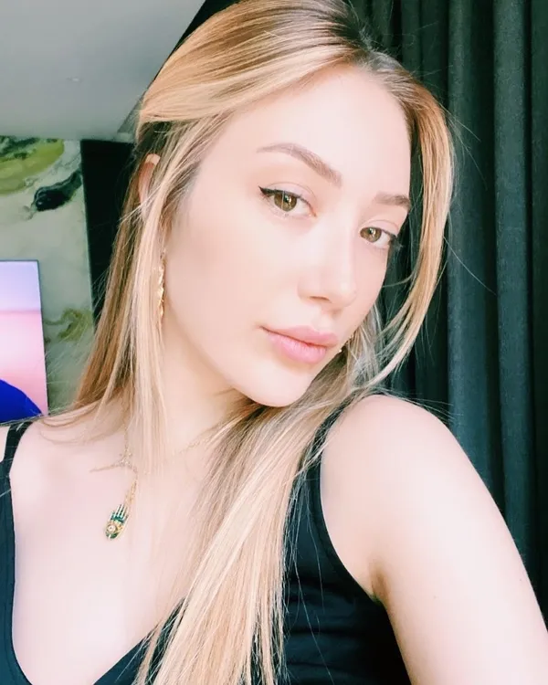 yasmin-erbil-vucudunu-saran-ultra-minisiyle-dikkat-cekti-mehmet-ali-erbilin-biricik-kizi-sosyal-medyaya-damga-1656438158122.jpg Yasmin Erbil vücudunu saran ultra minisiyle dikkat çekti! Mehmet Ali Erbil’in biricik kızı sosyal medyaya damga vurdu! Fit haliyle...-10