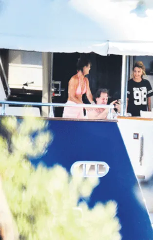 Feryal Gülman eşi Kemal Gülman’ın genç avukat Eda Cideli ile aşk yaşaması üzerine çılgına döndü!