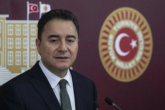 ali-babacan-chp-ip-kavgasina-daldi-hedefinde-meral-aksener-var-1703154902471.jpeg