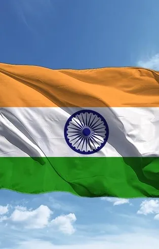 Hindistan'da duvar çöktü: 16 ölü