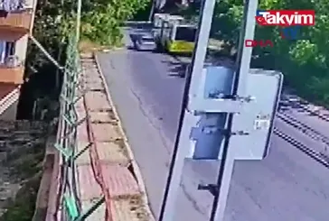 Başakşehir’de içinde yolcu olan İETT otobüsü böyle devrildi! O anlar kamerada