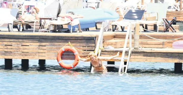 Emine Ün serin sulara böyle daldı!
