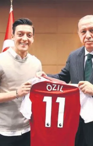 Adidas'tan skandal! Başkan Erdoğan'la fotoğraf çektiren Mesut Özil ile anlaşmasını iptal etti
