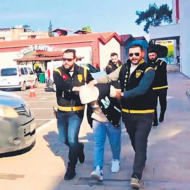 Tetikçi kızı tetikçi öldürdü