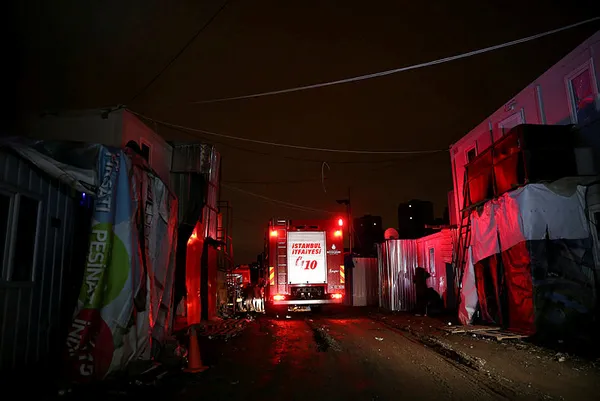 arkadaslarini-kurtardi-kendisi-cikamadi-sultangazide-aci-olay-1579149168182.jpg Arkadaşlarını kurtardı kendisi kaçamadı! Sultangazi'de acı olay-1