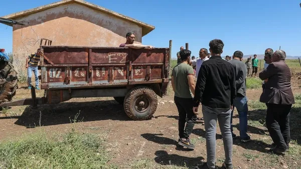 turkiye-sandik-basinda-dunyanin-en-uzun-boylu-kadini-ve-adami-oyunu-kullandi-1684076537068.jpeg Türkiye sandık başında: Dünyanın en uzun boylu kadını ve adamı oyunu kullandı!-4