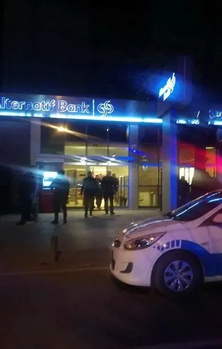 Son dakika: İzmir'de banka şubesini soymaya çalışan iki kişi yakalandı