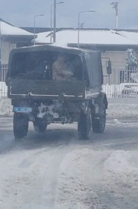 israilli-haham-kar-esaretinde-camiye-sigindi-cok-sicak-karsiladilar-1643275401943.jpg İsrailli haham kar esaretinde camiye sığındı: Çok sıcak karşıladılar-6