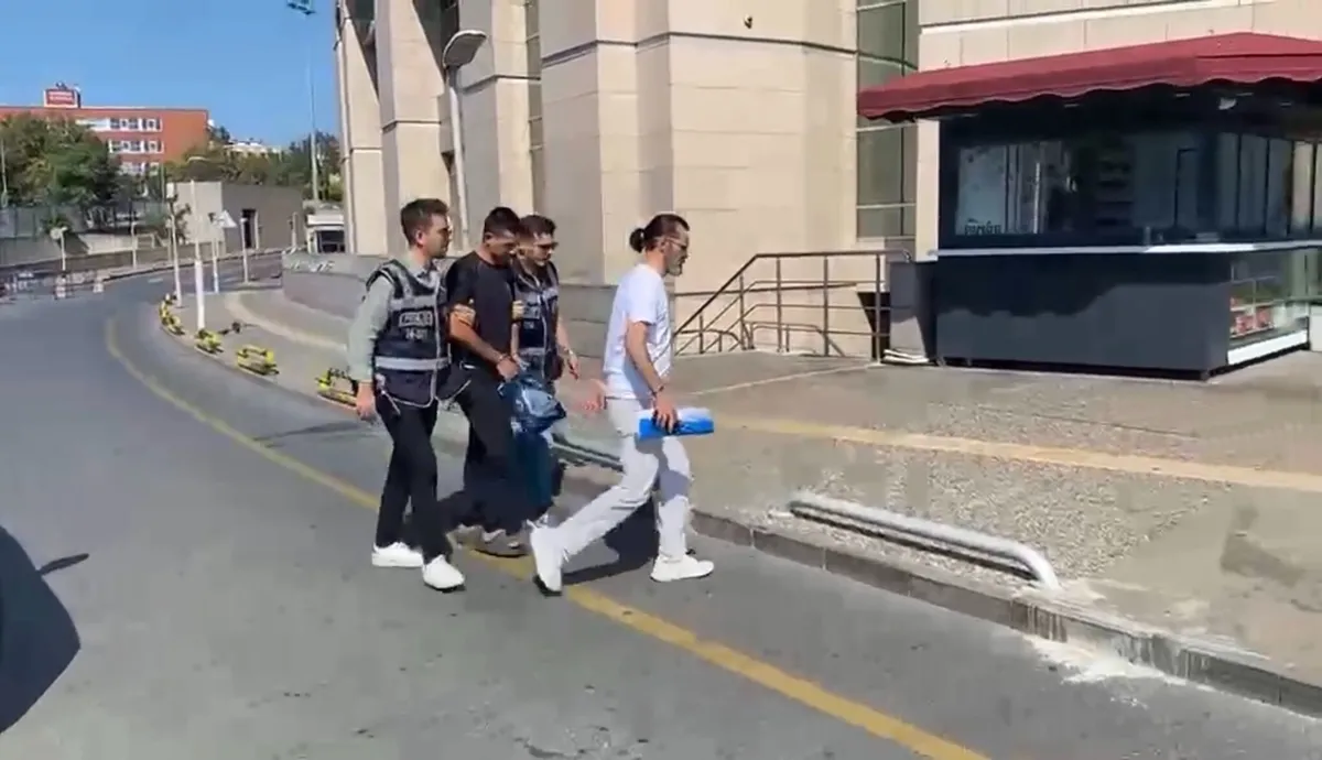 1787562340047.jpeg 2 milyon liralık altınla kayıplara karışmıştı: Kuyumcu kuryesine dronlu operasyon-6