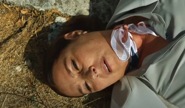 bir-zamanlar-cukurova-hunkar-oldu-mu-bicak-darbesiyle-yere-dustu-vahide-percin-diziden-ayriliyor-mu-1603995220069.jpg Bir Zamanlar Çukurova Hünkar öldü mü? Bıçak darbesiyle yere düştü! Vahide Perçin diziden ayrılıyor mu?-6