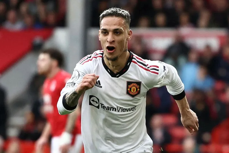 fenerbahceye-antonyden-kotu-haber-manu-fiyati-belirledi-1725879441284.jpeg Manchester United Antony için Ajax'a 95 milyon euro ödemişti.