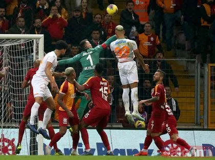 Galatasaray’a PSG maçı öncesi 2 şok birden