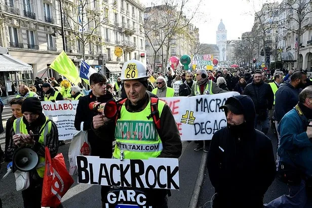 Macron Fransa'da iklim değişikliğiyle mücadele için referandum düzenleyebilir-2