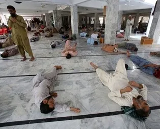Pakistan’da sıcaklar can alıyor