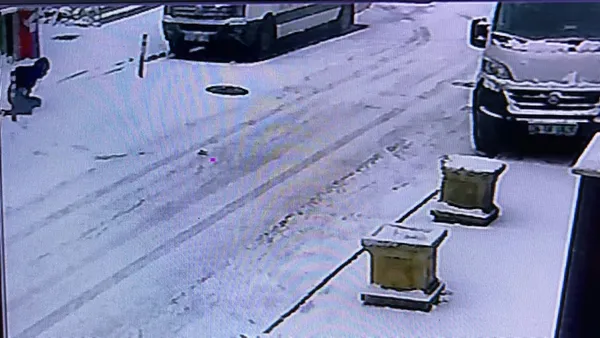 ise-giderken-tanimadigi-bir-kisi-tarafindan-bicaklanarak-olduruldu-anne-ben-bicaklandim-neredesin-annem-1647848763976.jpg İşe giderken tanımadığı bir kişi tarafından bıçaklanarak öldürüldü! 'Anne ben bıçaklandım, neredesin annem'-7