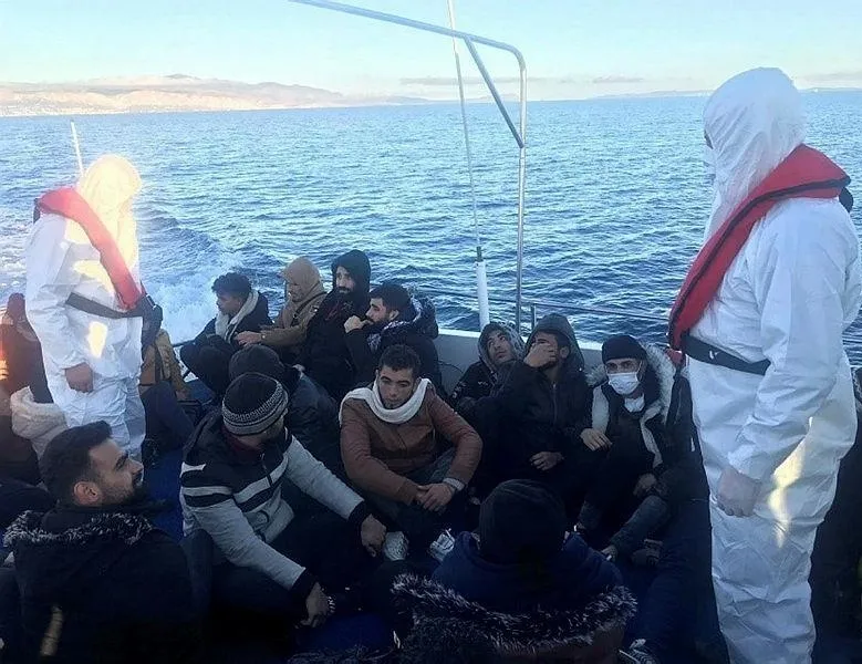 İzmir kara sularında 80 düzensiz göçmen kurtarıldı