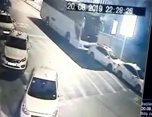 Freni boşalan park halindeki otobüs üç aracı ezdi