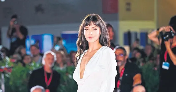 Venedik Film Festivali’nde Türk güzeller kırmızı halıda adeta büyüledi!