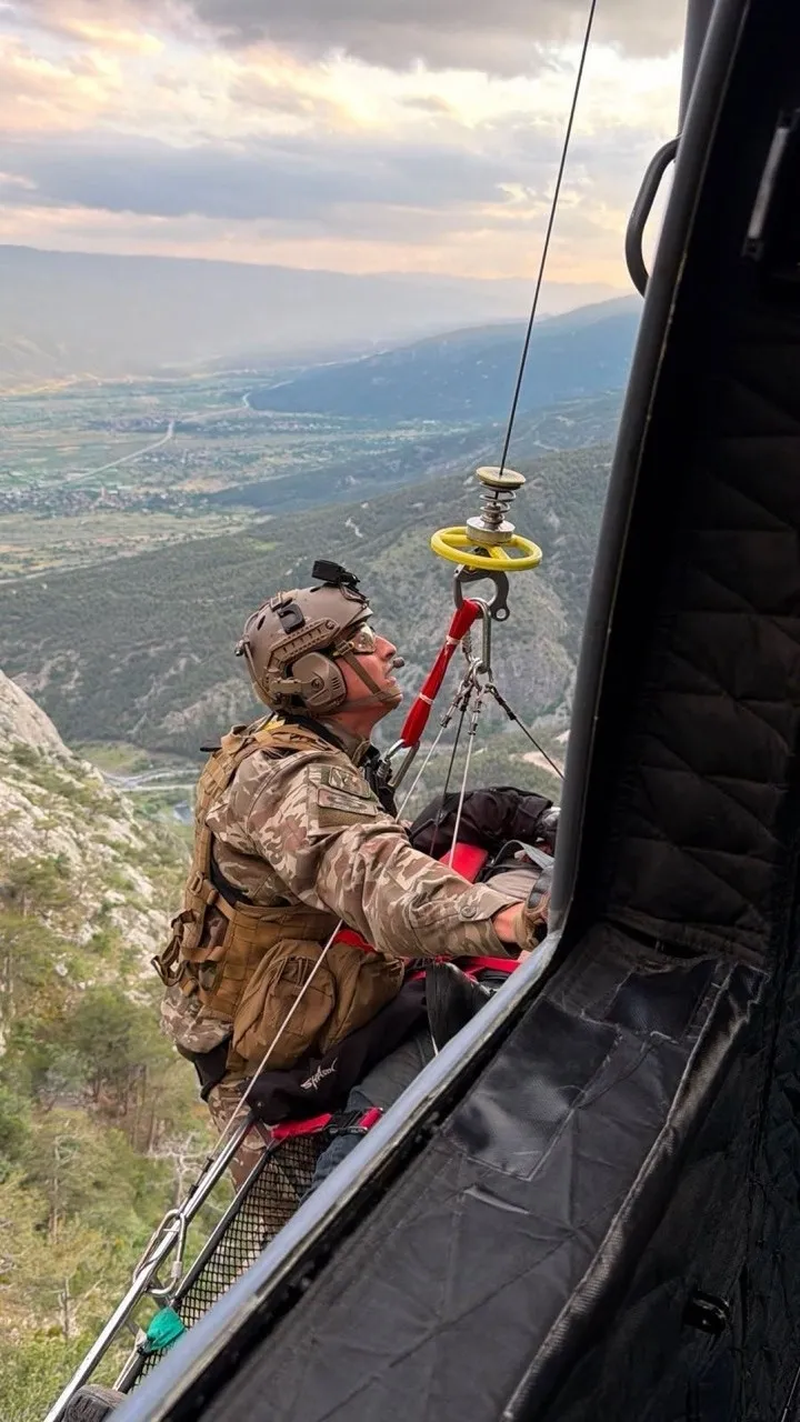 hava-kuvvetleri-devreye-girdi-yarali-vatandas-askeri-helikopterle-kurtarildi-1780949192719.jpeg Çorum’da askeri helikopterle nefes kesen kurtarma-3