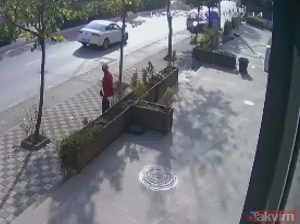 Refüjü aşıp ağaca çarptı yolda yürüyen kadın saniyelerle aracın altında kalmaktan kurtuldu! İşte o anlar - 4