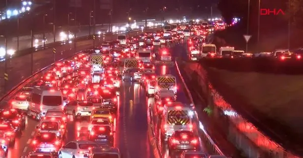 SON DAKİKA: İstanbul’da kar yağışı sonrası trafik yoğunluğu yaşanıyor!