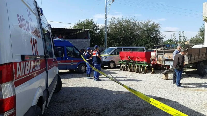 Adanada anne cinneti! 3 çocuğunun boğazını keserek öldürdü sonra intihar etti