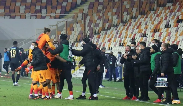 Galatasaray kötü zeminde 3 puanı son dakilarda kaptı-5