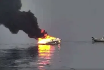 İstanbul Ataköy'de korkutan tekne yangını: Çok sayıda ekip olay yerine intikal etti