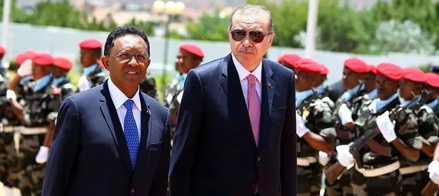 Erdoğan Madagaskar’da resmi törenle karşılandı