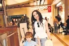 Nazife Aksoy oğluyla alışverişte görüntülendi!