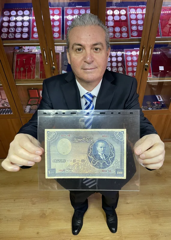 turkiyenin-en-degerli-parasi-1927-ingiltere-basimi-1-emisyon-1000-lira-800-bin-lira-acilis-fiyatiyla-muzayedey-1644480862639.jpg Türkiye'nin en değerli parası! 1927 İngiltere basımı 1. emisyon 1000 lira 800 bin lira açılış fiyatıyla müzayedeye çıkarıldı-9