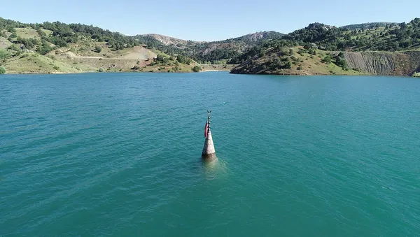 sivasin-hafik-ilcesinde-yasanan-kuraklik-sular-altinda-kalan-caminin-minaresine-bakarak-olculuyor-1603699109918.jpg Sivas'ın Hafik ilçesinde yaşanan kuraklık sular altında kalan caminin minaresine bakarak ölçülüyor-5
