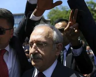 Kılıçdaroğlu’na cenazede yumurtalı protesto