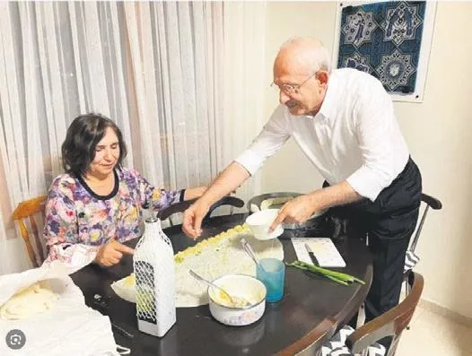 Bay Bay Kemal'in oğlu İmamoğlu Özel'e kardeş oldu! Samimi pozlarla kameralar karşısına çıktılar-3