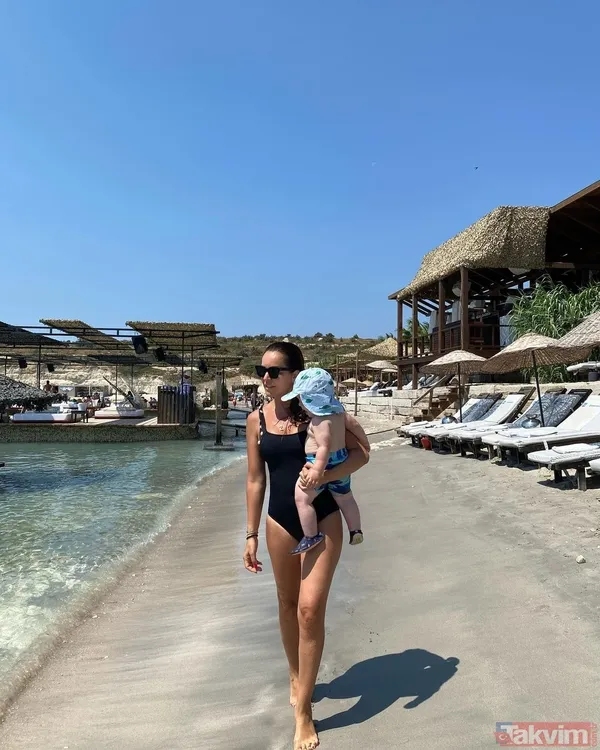 7 ay önce anne olan Bengü siyah mayosuyla salına salına yürüdü! Görenin ağzı açık kaldı! “İki çocuk doğurdum ama fiziğim...” - 15