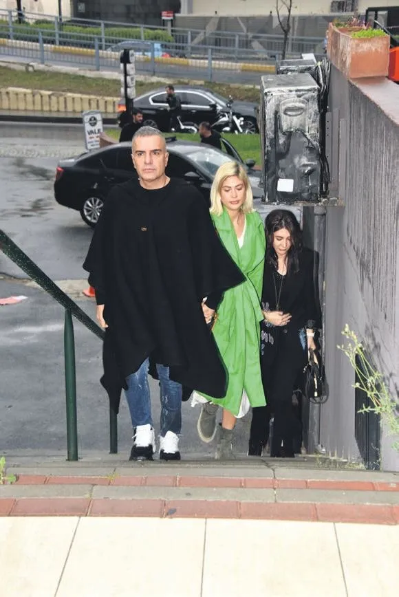 ovgu-dolu-sozler-unlu-sunucu-hande-sarioglu-1697586648397.jpeg Ünlü sunucu Hande Sarıoğlu'ndan A Milli Takımı'na övgü dolu sözler...-9