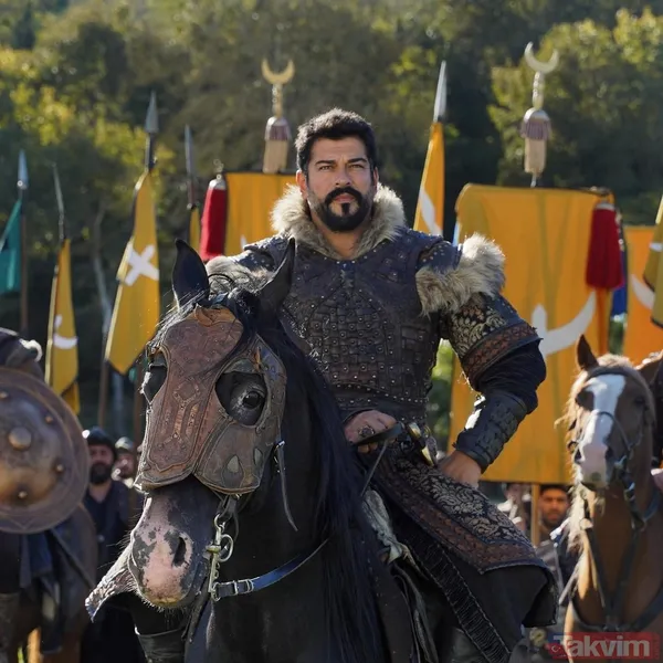 Kuruluş Osman’ın Cladius’u Tayanç Ayaydın körkütük aşık! 10 yıl önce evlendiği Amerikalı eşi güzelliğiyle hayran bıraktı - 15