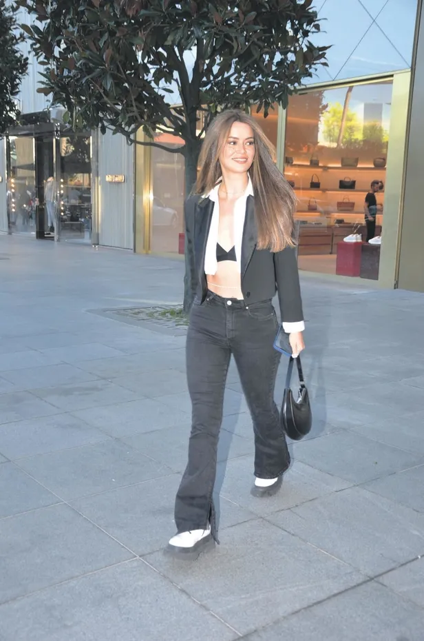 yilmaz-kunt-ve-burce-yagmur-karabal-arasinda-ask-bacayi-fena-sardi-l-saklambac-haberleri-1664659582450.jpeg Yılmaz Kunt ve Burçe Yağmur Karabal arasında aşk bacayı fena sardı! l Saklambaç haberleri-10