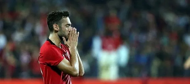 Hakan Çalhanoğlu sosyal medyayı salladı!