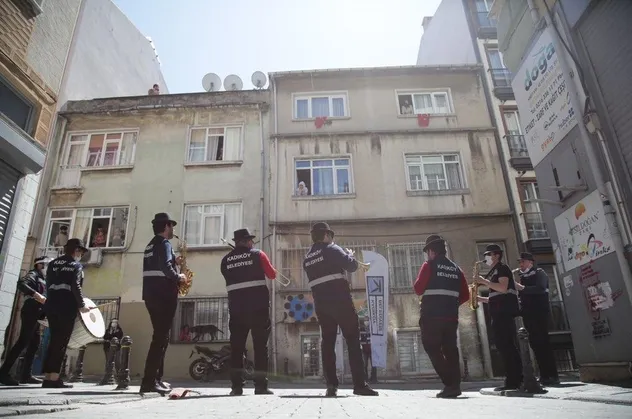 Sokağa çıkma yasağını ihlal eden CHP'li Kadıköy Belediyesi görevlilerine para cezası