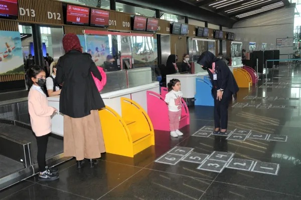 thyden-turk-hava-yollari-cocuklu-aileler-icin-ozel-aile-check-in-kontuari-1646553411422.jpg